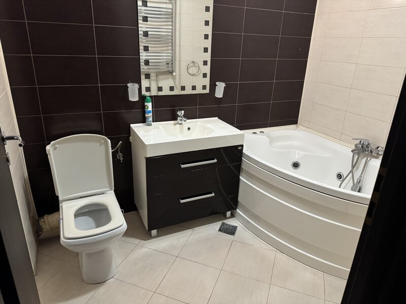 Rin Grand, Vitan Barzesti, studio cu parcare privata